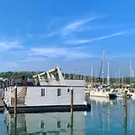 Bonita Houseboat Apartment *