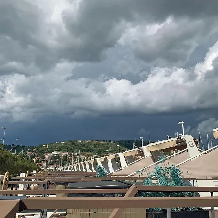 Bonita Houseboat דירה בפורטורוז