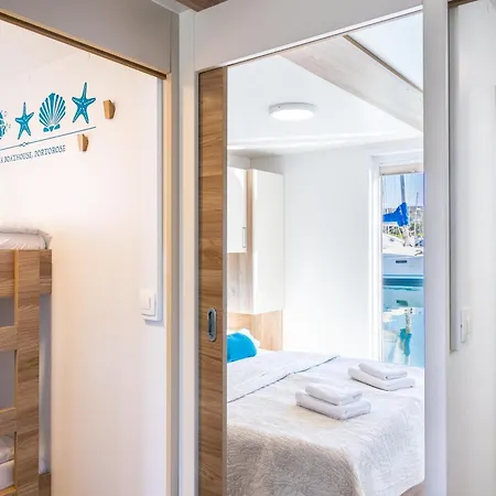 Bonita Houseboat דירה בפורטורוז