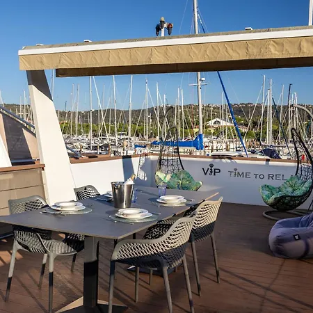 Bonita Houseboat