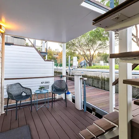 Bonita Houseboat *